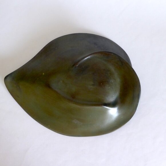 VINTAGE ART NOUVEAU HANDCRAFTED SCULPTED CERAMIC GREEN LEAF PLATE PLATTER - Picture 11 of 12